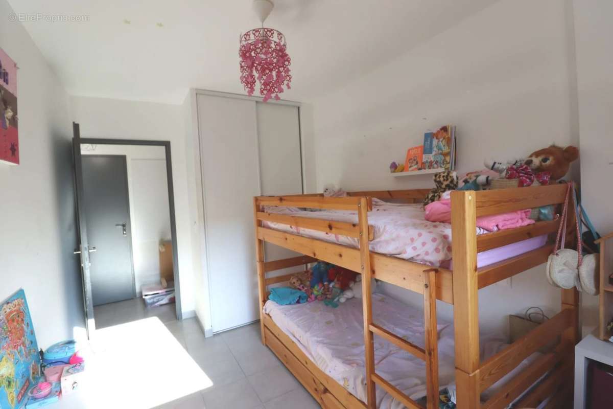 Appartement à ROQUEBRUNE-SUR-ARGENS