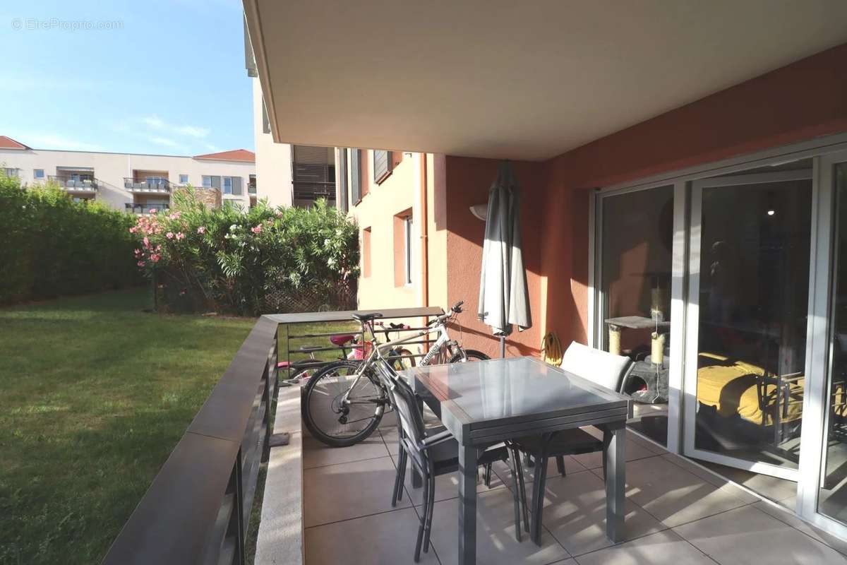 Appartement à ROQUEBRUNE-SUR-ARGENS