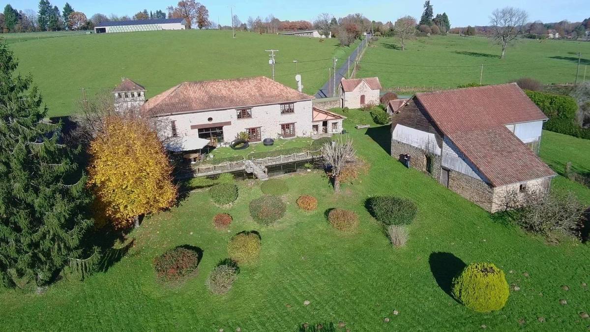 Maison à SAINT-YRIEIX-LA-PERCHE