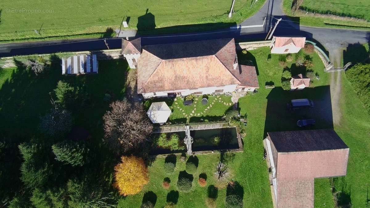 Maison à SAINT-YRIEIX-LA-PERCHE