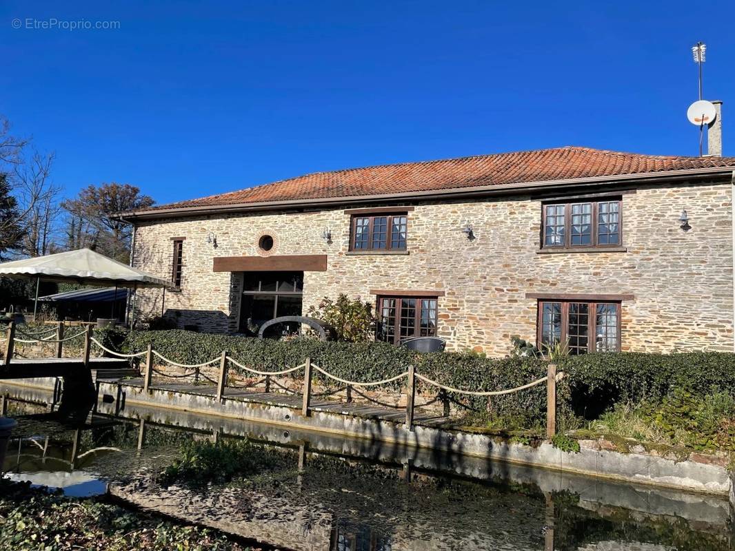 Maison à SAINT-YRIEIX-LA-PERCHE