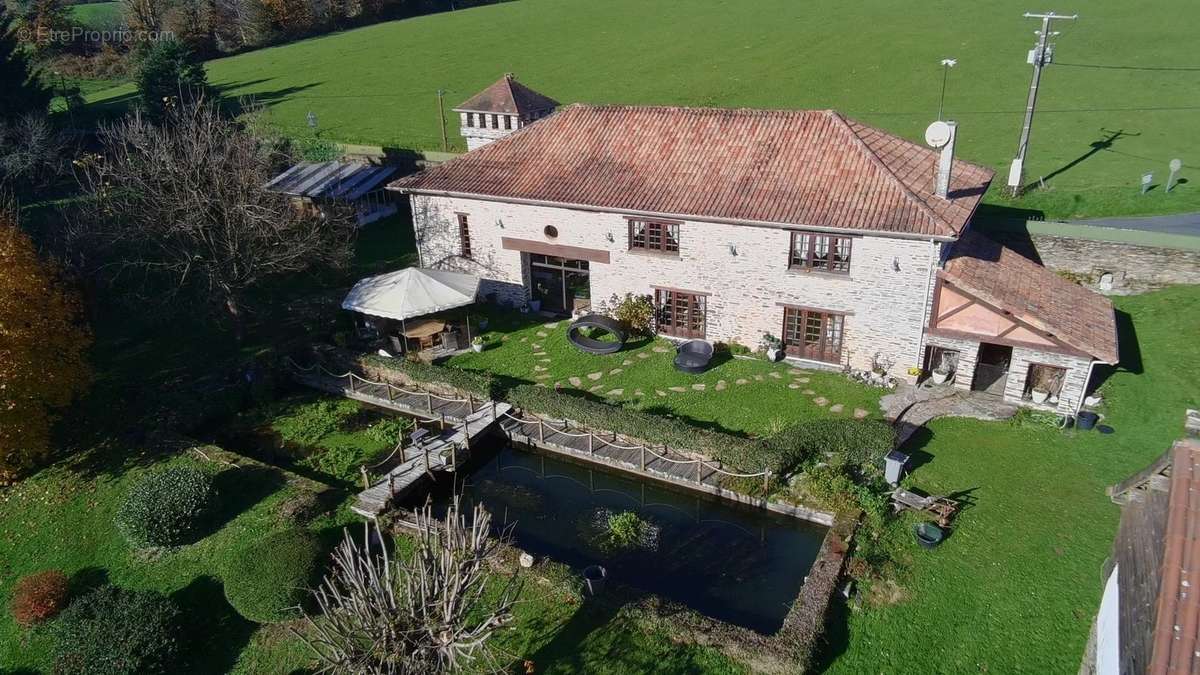 Maison à SAINT-YRIEIX-LA-PERCHE