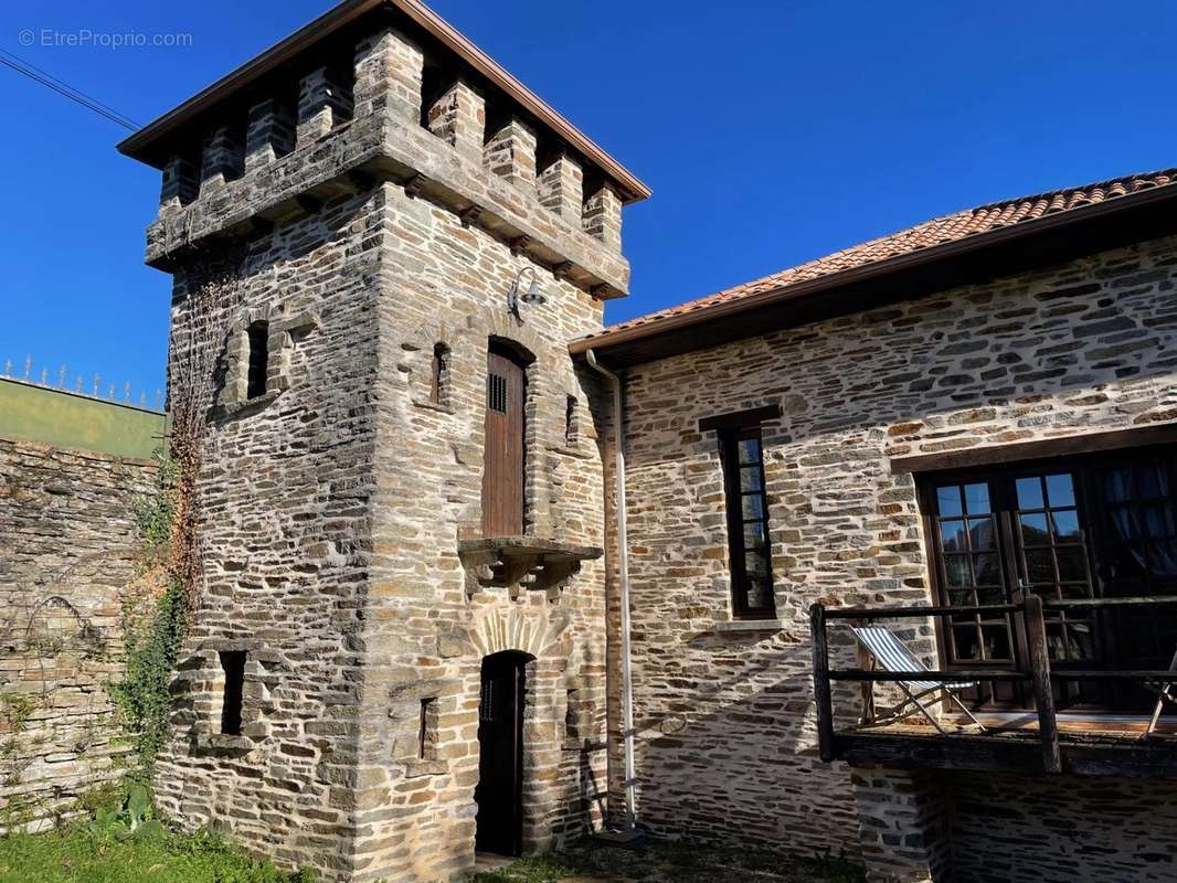 Maison à SAINT-YRIEIX-LA-PERCHE