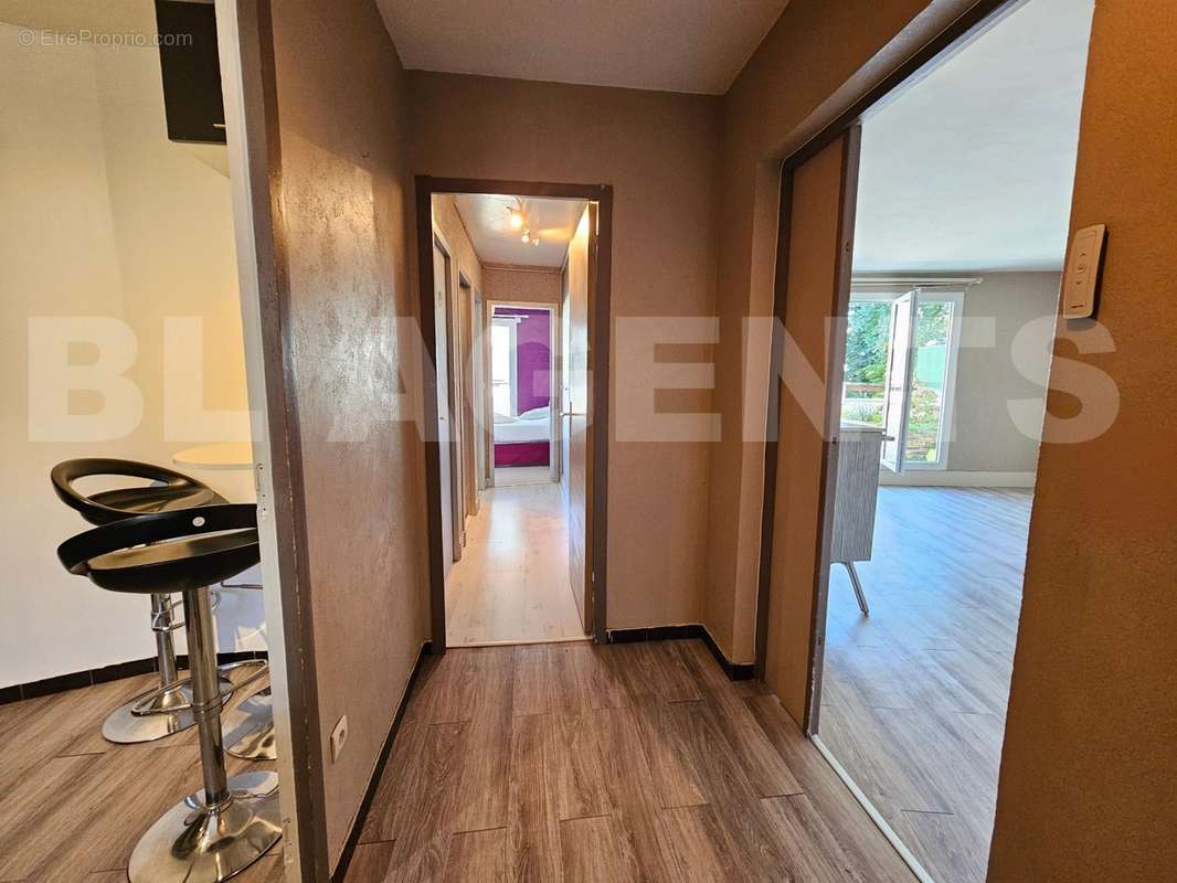 8 - Appartement à COUBRON