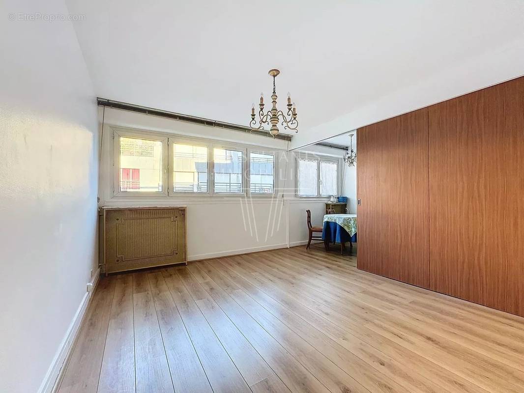 Appartement à PARIS-15E