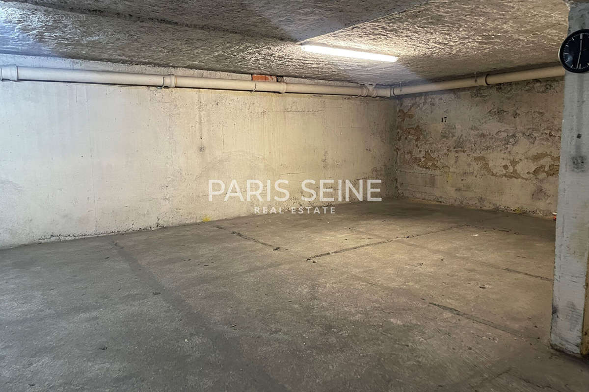 Parking à PARIS-6E