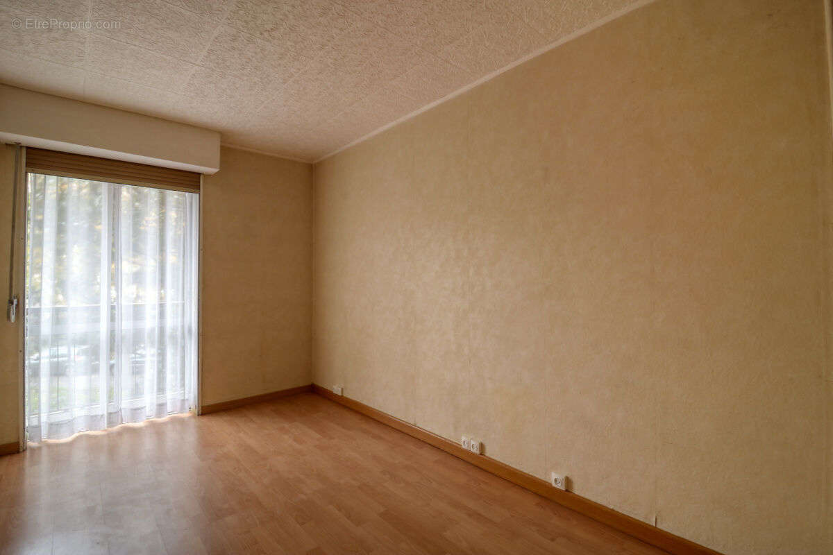 Appartement à FRESNES