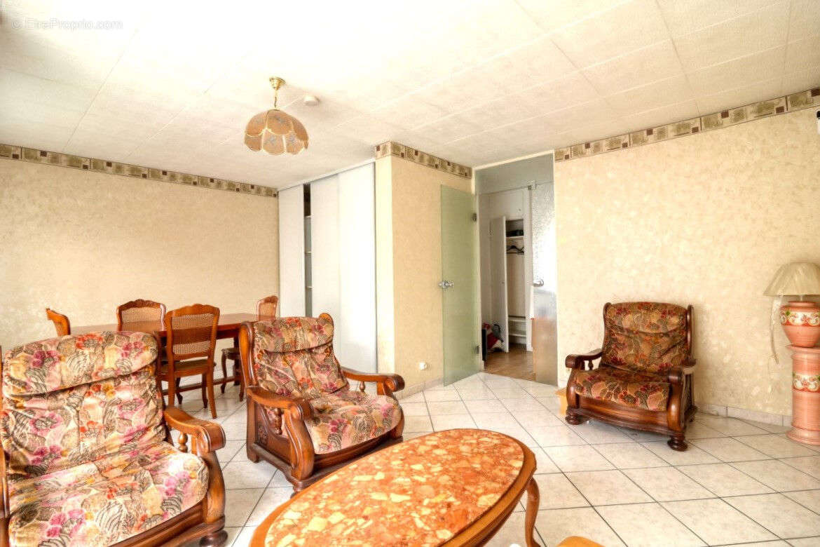 Appartement à FRESNES