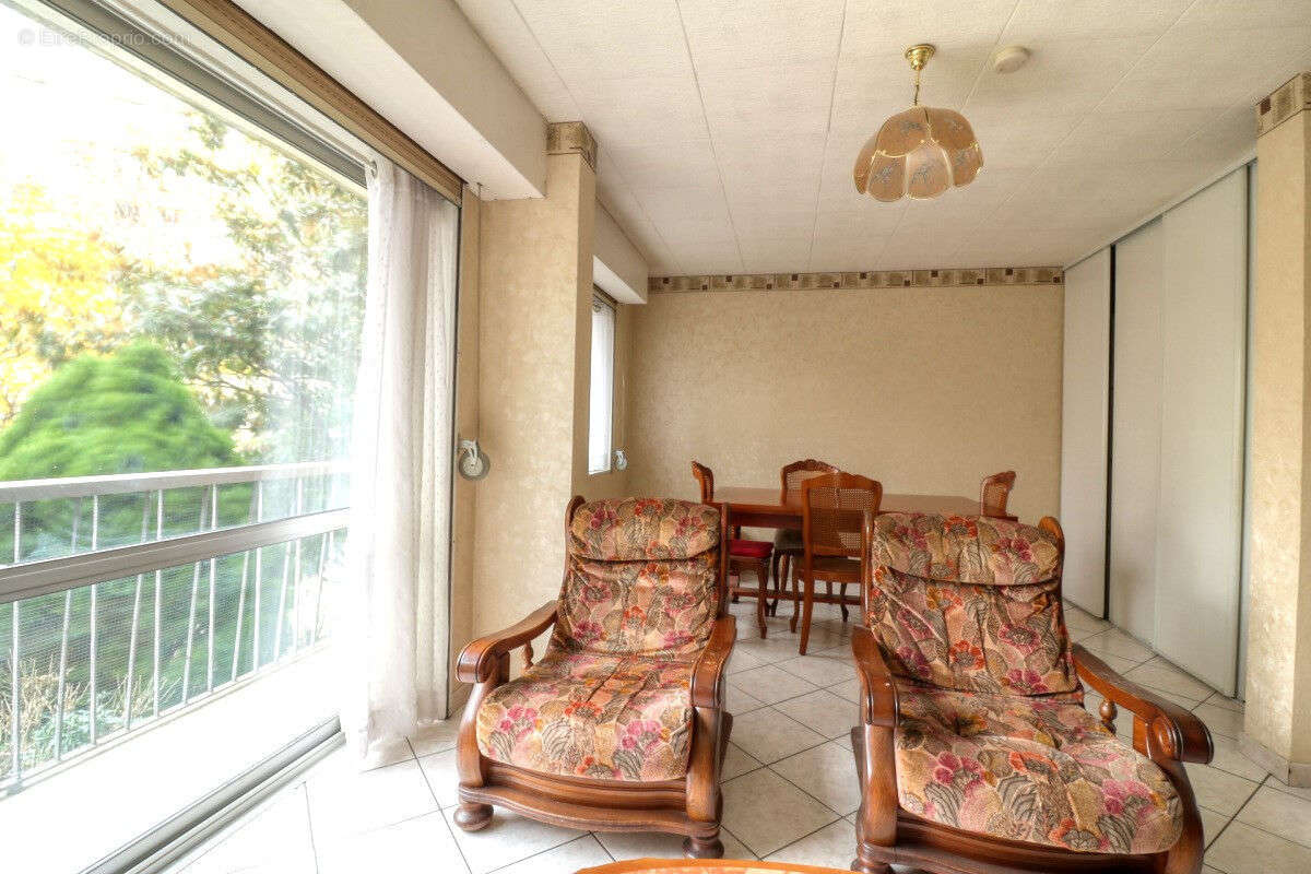 Appartement à FRESNES