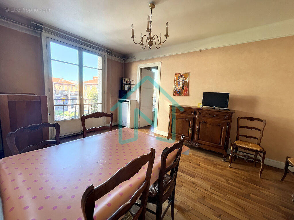 Appartement à PARIS-18E