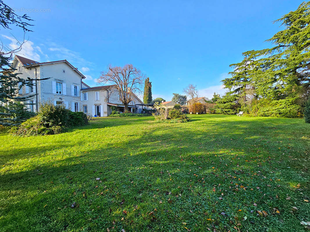 Maison à ROMANS-SUR-ISERE