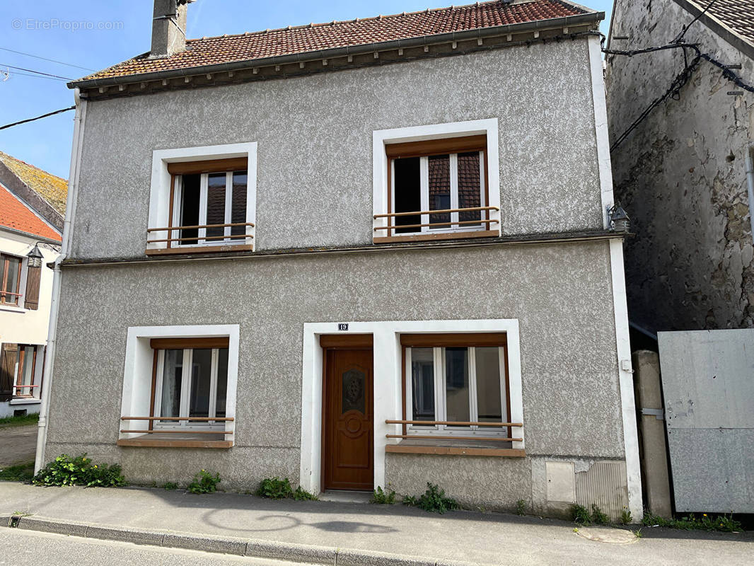 Maison à ETREPILLY