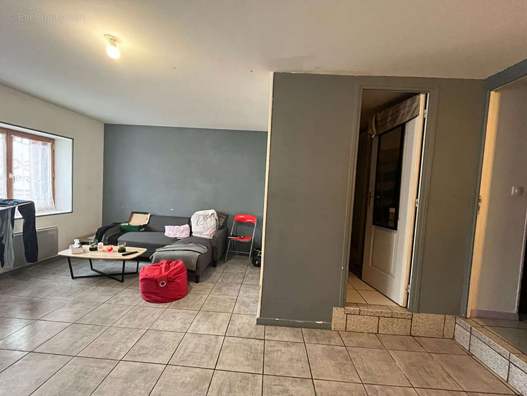 Appartement à IVOY-LE-PRE