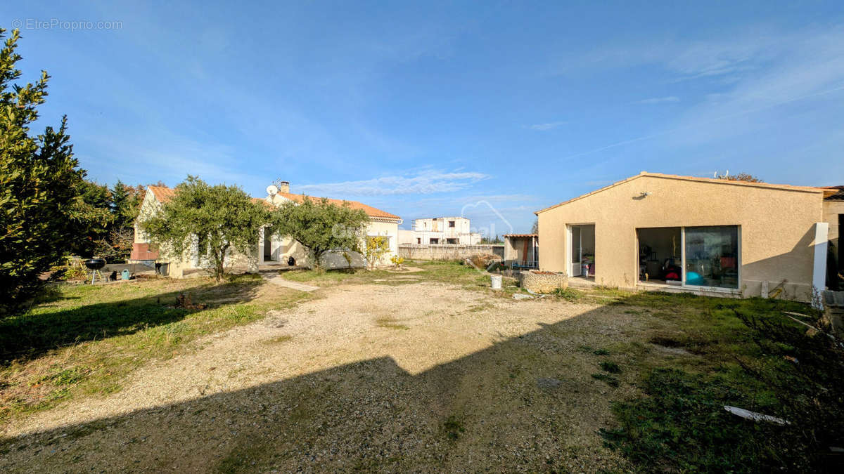 Maison à SAINT-LAURENT-DES-ARBRES