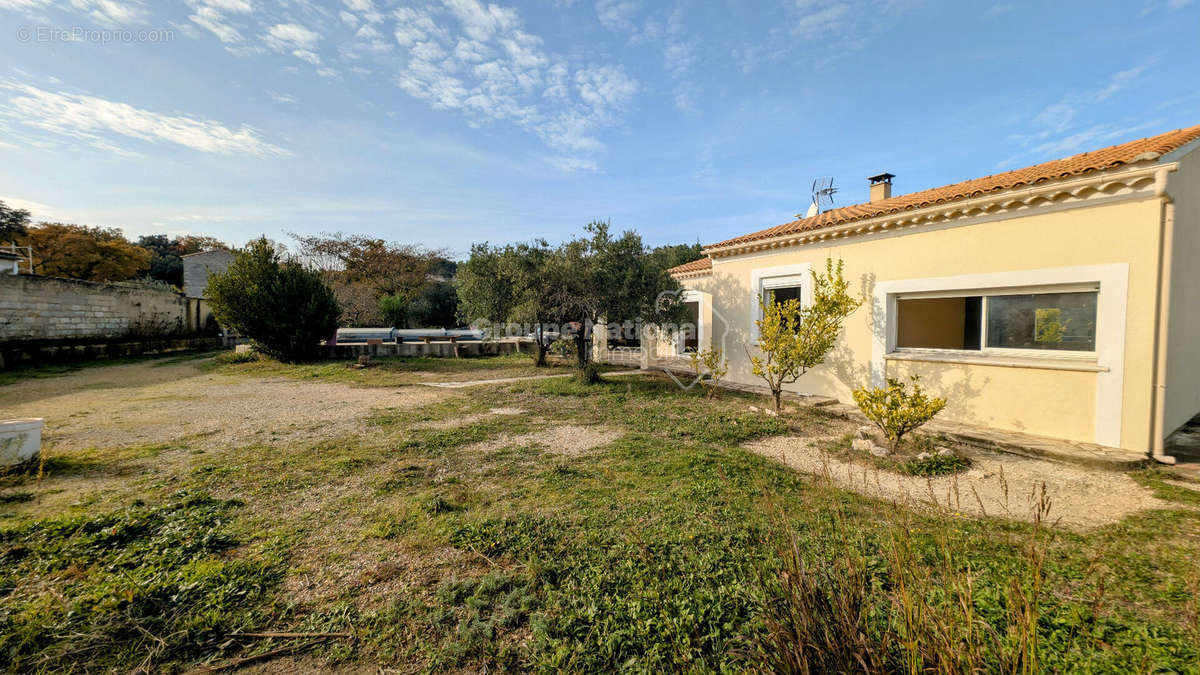 Maison à SAINT-LAURENT-DES-ARBRES