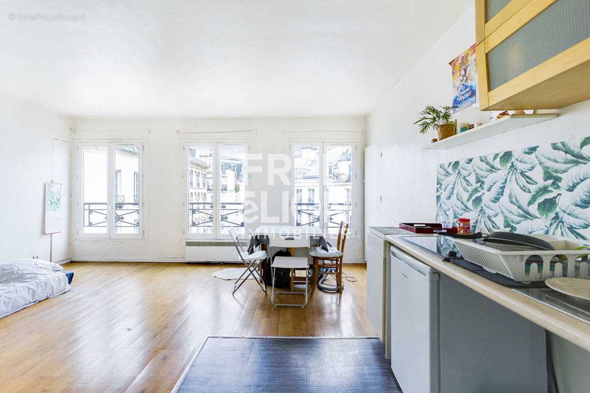 Appartement à PARIS-2E