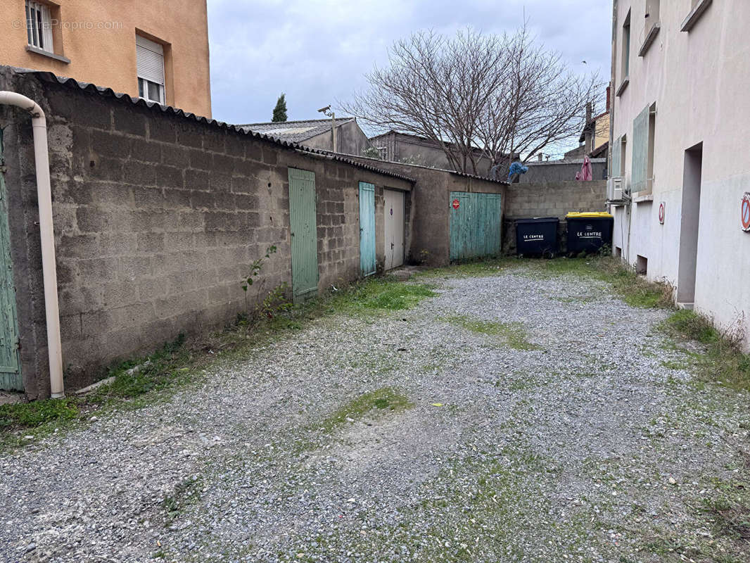 Parking à PORTES-LES-VALENCE