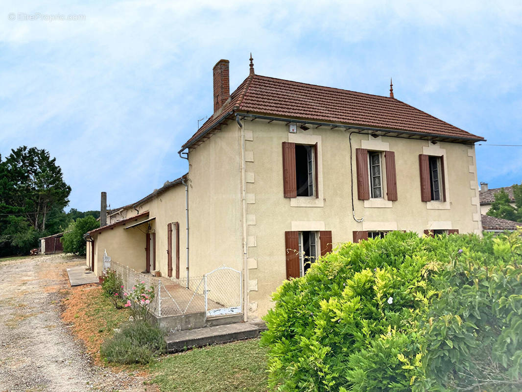 Maison à PINEUILH