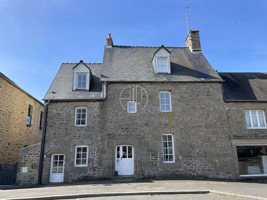 Maison à FOUGERES