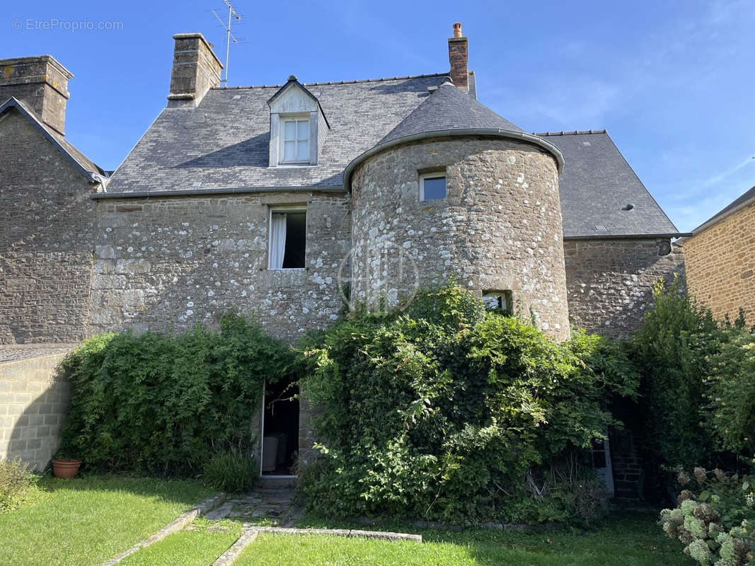 Maison à FOUGERES