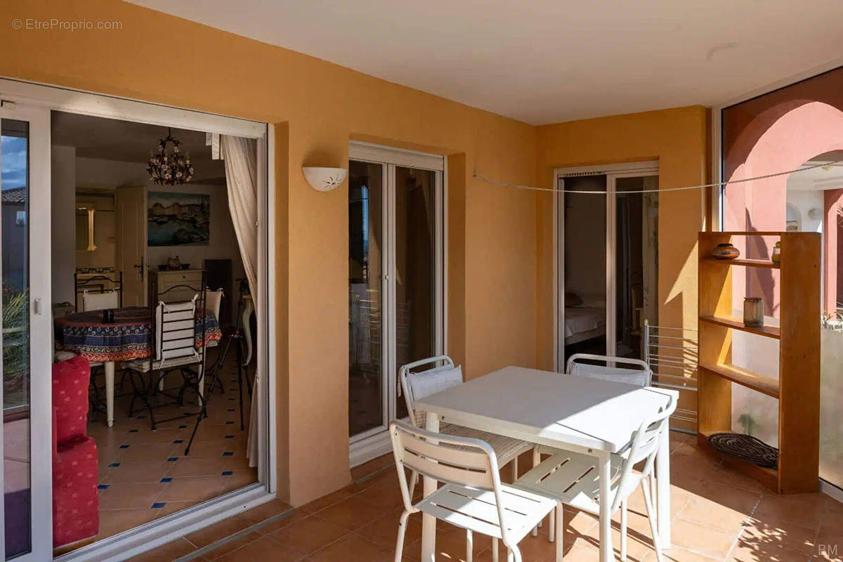 Appartement à ROQUEBRUNE-SUR-ARGENS