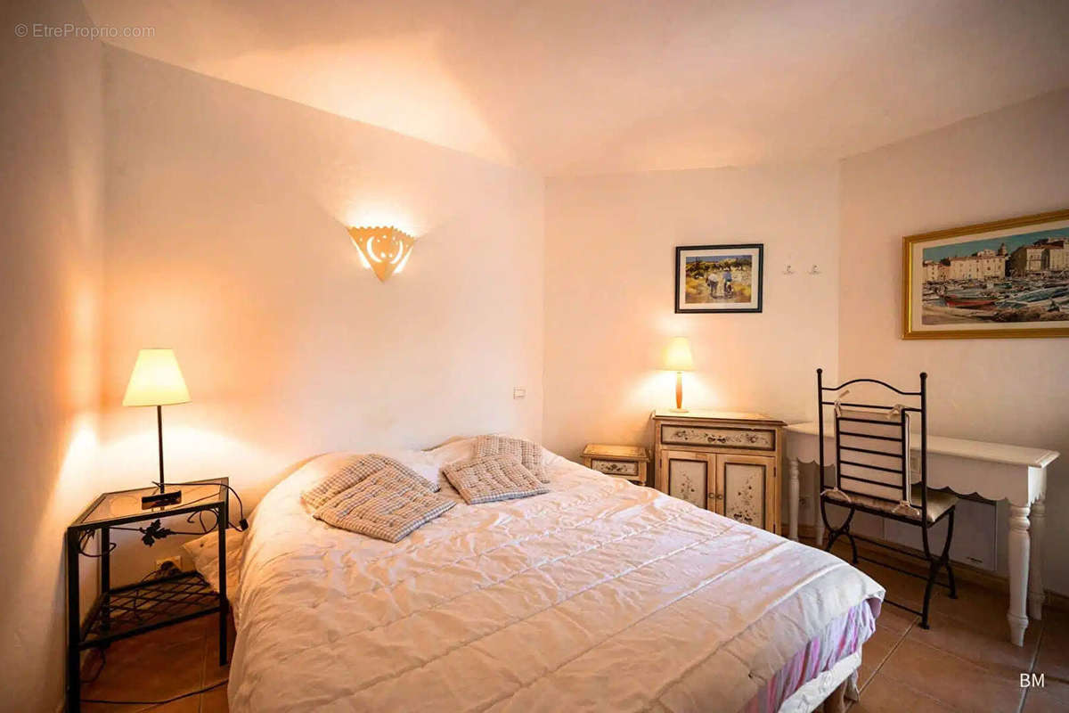 Appartement à ROQUEBRUNE-SUR-ARGENS