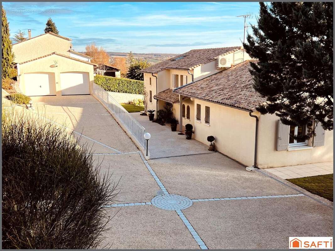 Photo 2 - Maison à RUELLE-SUR-TOUVRE