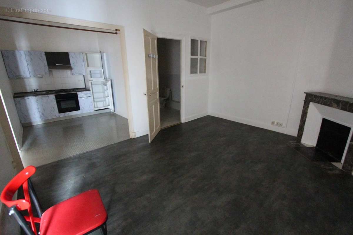 Appartement à NAY