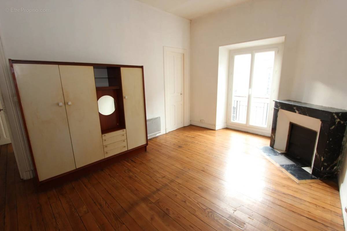 Appartement à NAY