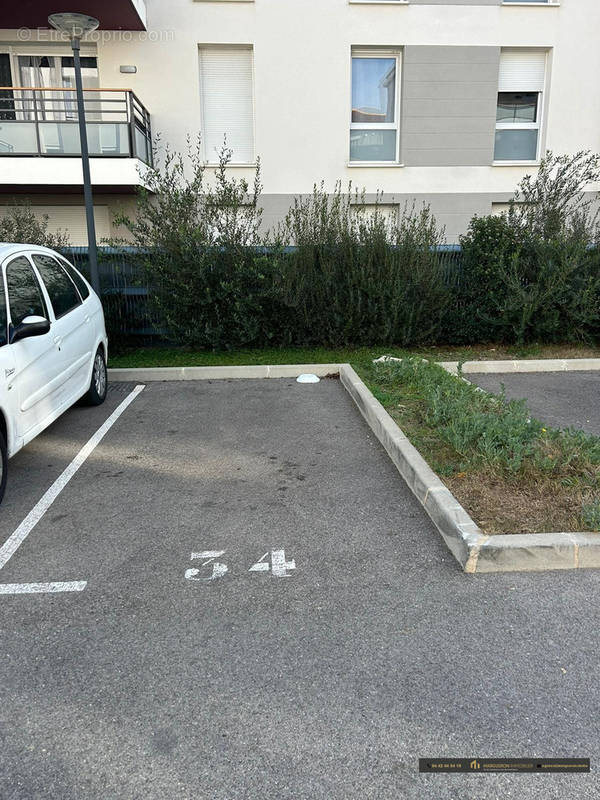 Parking à VITROLLES