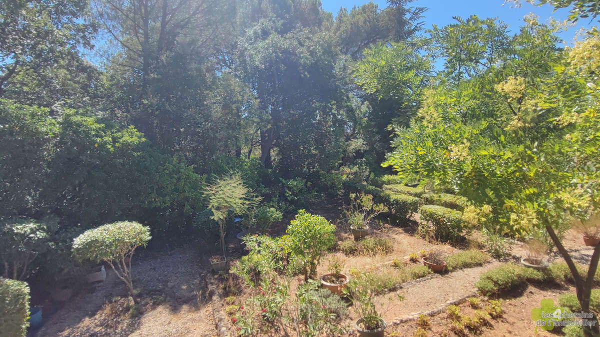 Terrain à AIX-EN-PROVENCE