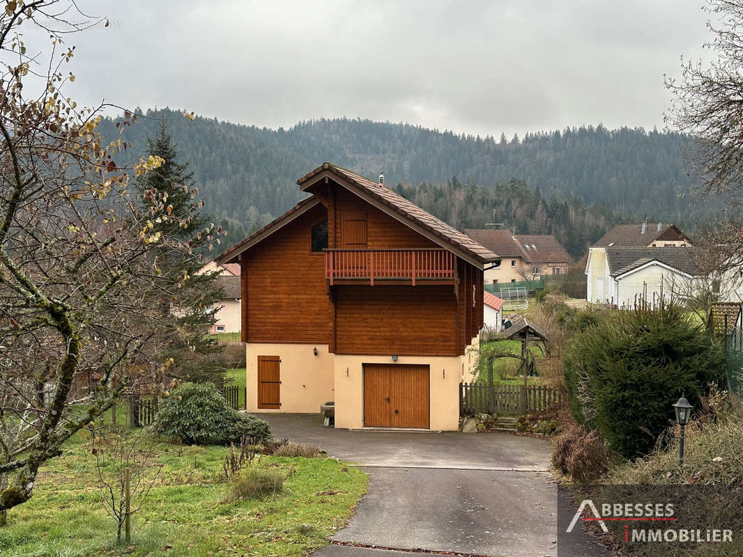 Maison à LE THOLY