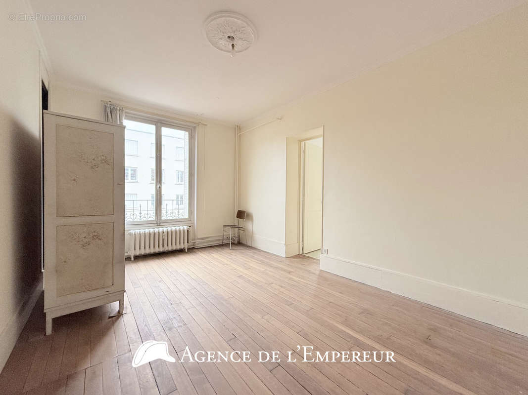 Appartement à NANTERRE