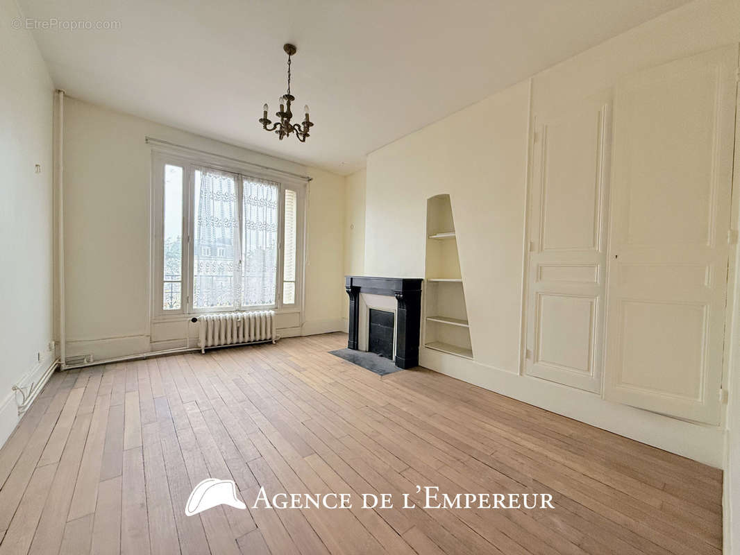 Appartement à NANTERRE