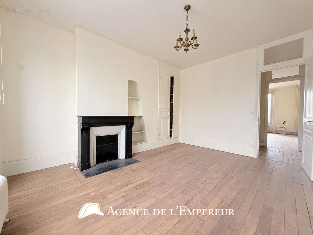 Appartement à NANTERRE