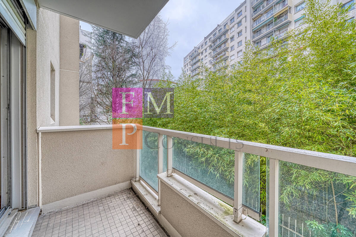 Appartement à PARIS-16E