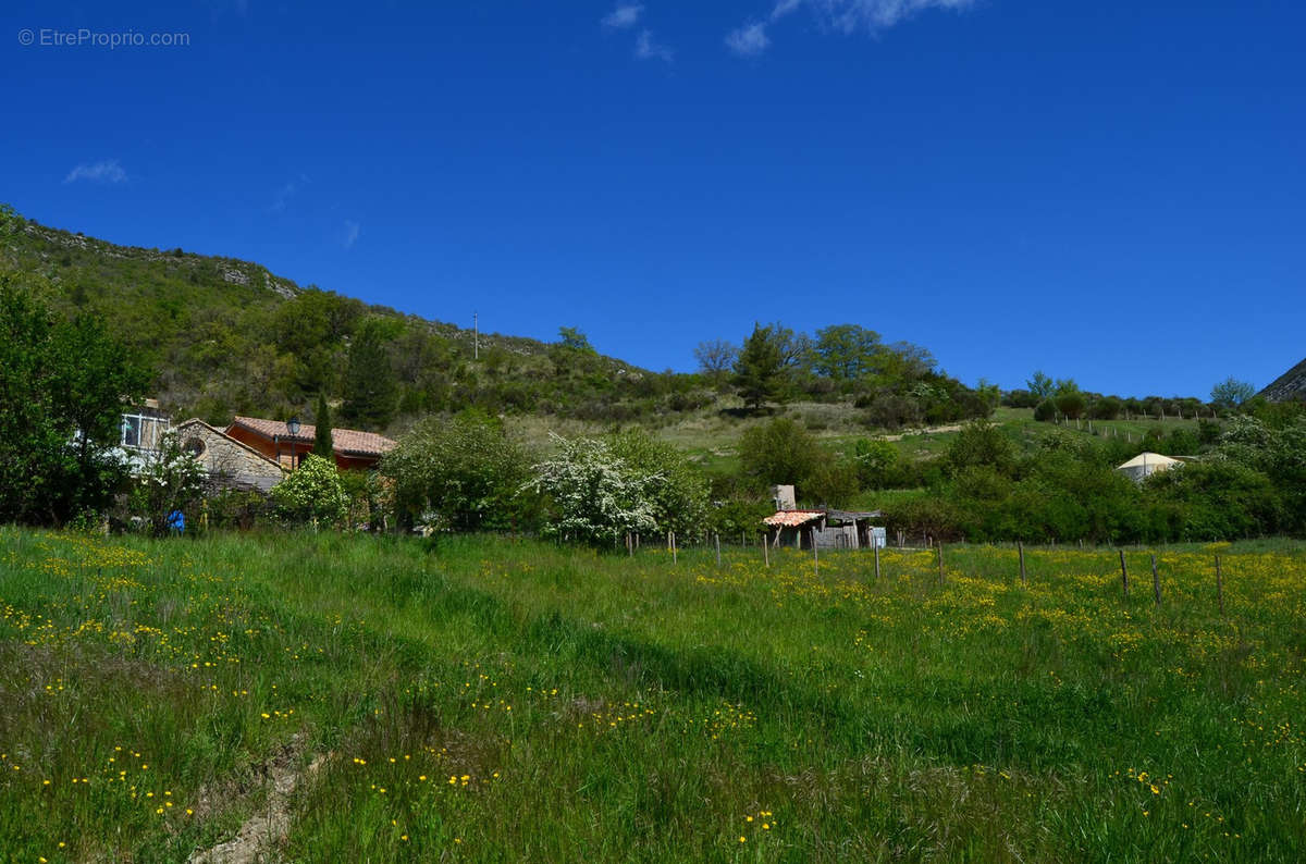 Terrain à LA ROCHE-SUR-LE-BUIS