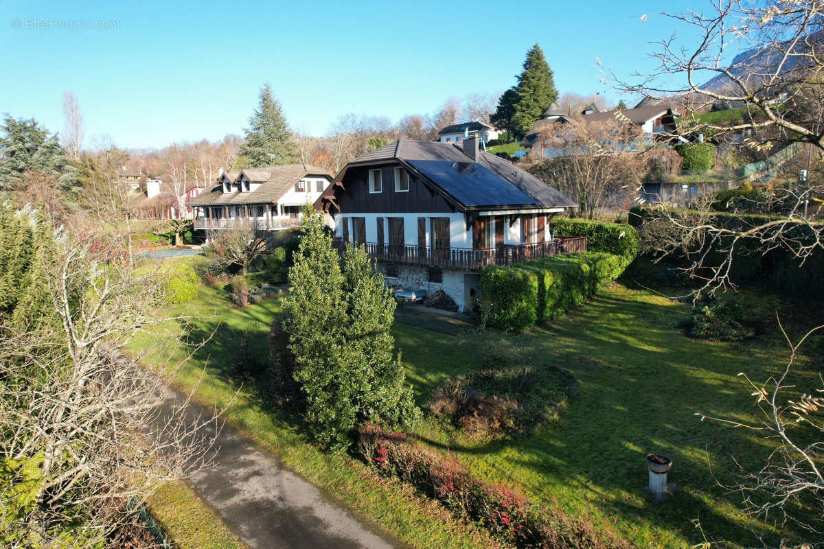 Maison à PUGNY-CHATENOD