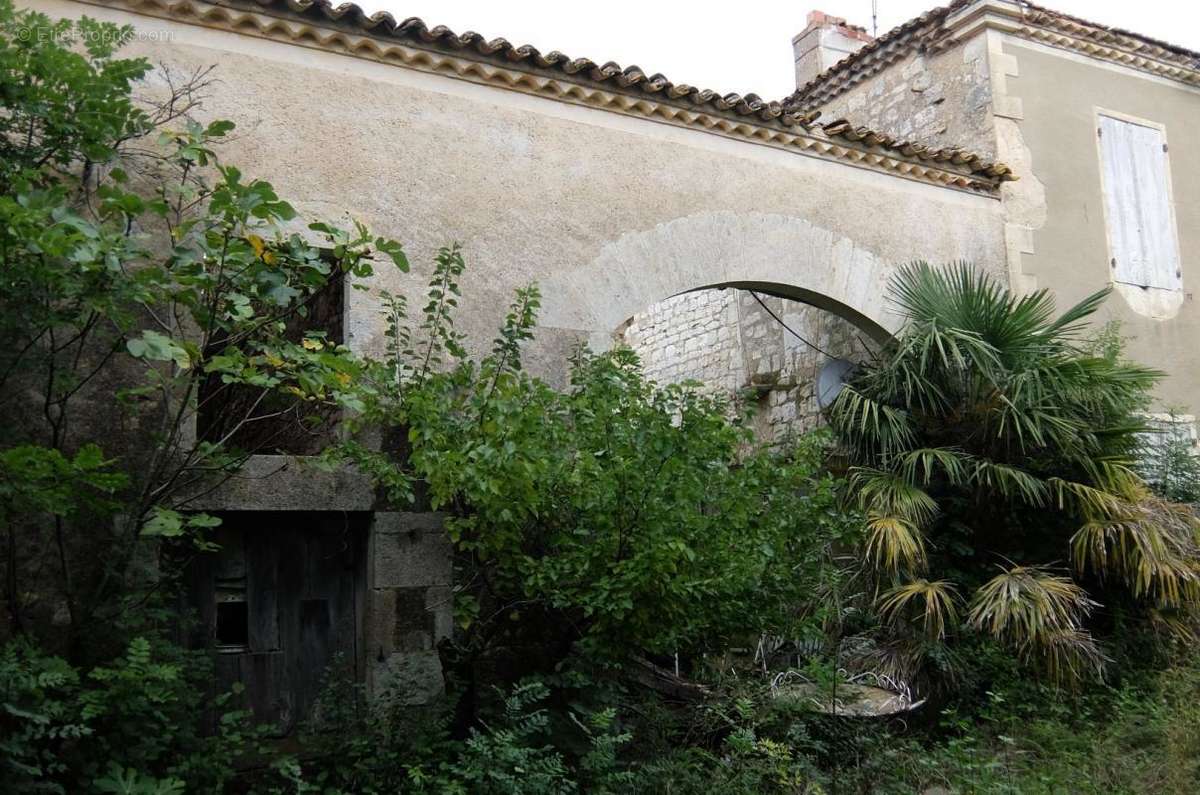 Maison à VALENCE-SUR-BAISE