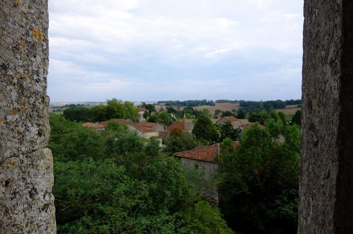 Maison à VALENCE-SUR-BAISE