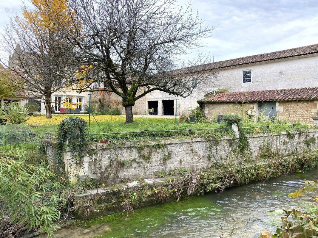 Maison à BLANZAC-PORCHERESSE