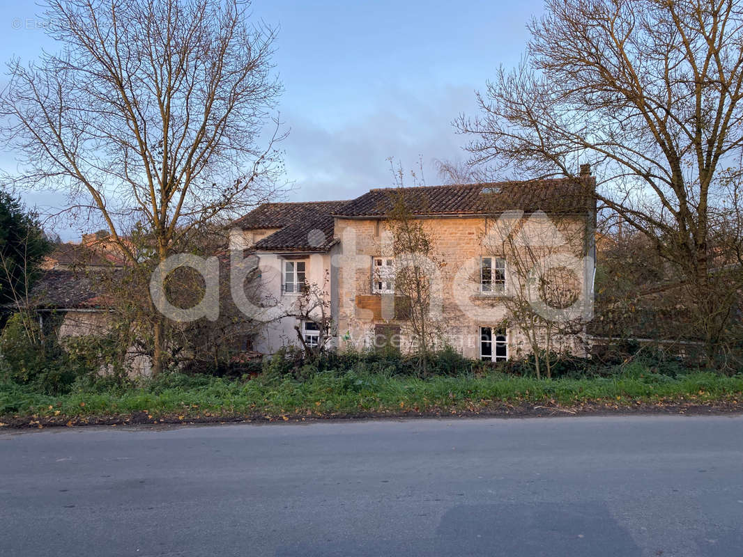 Maison à CHEF-BOUTONNE