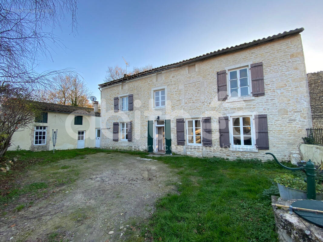 Maison à CHEF-BOUTONNE