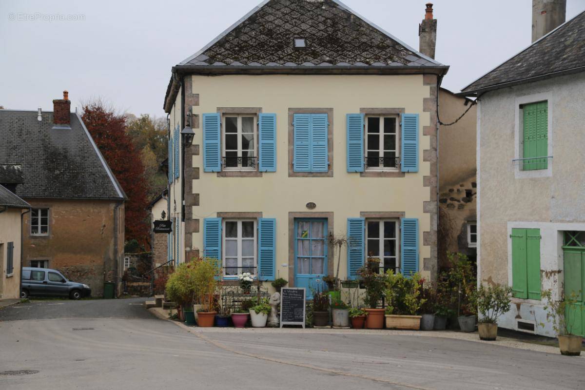 Maison à LAROCHEMILLAY