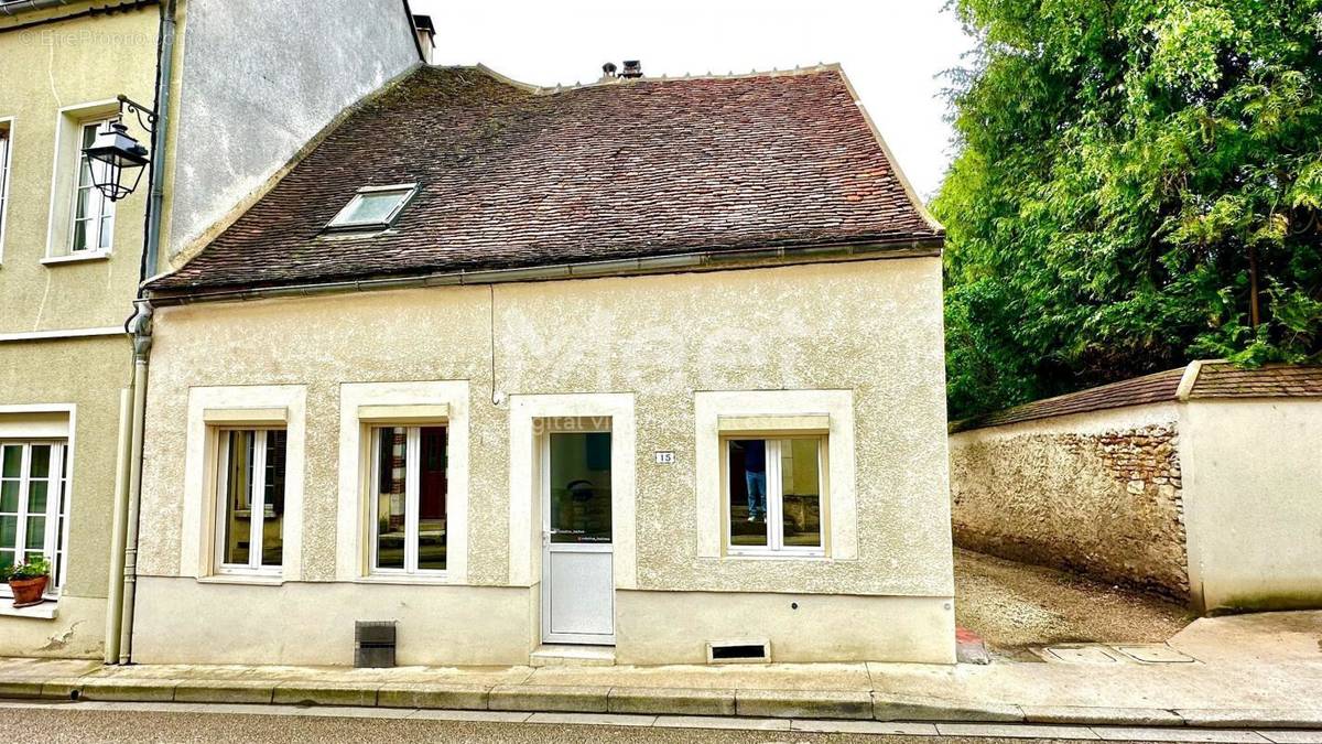 Maison à LIGNY-LE-CHATEL