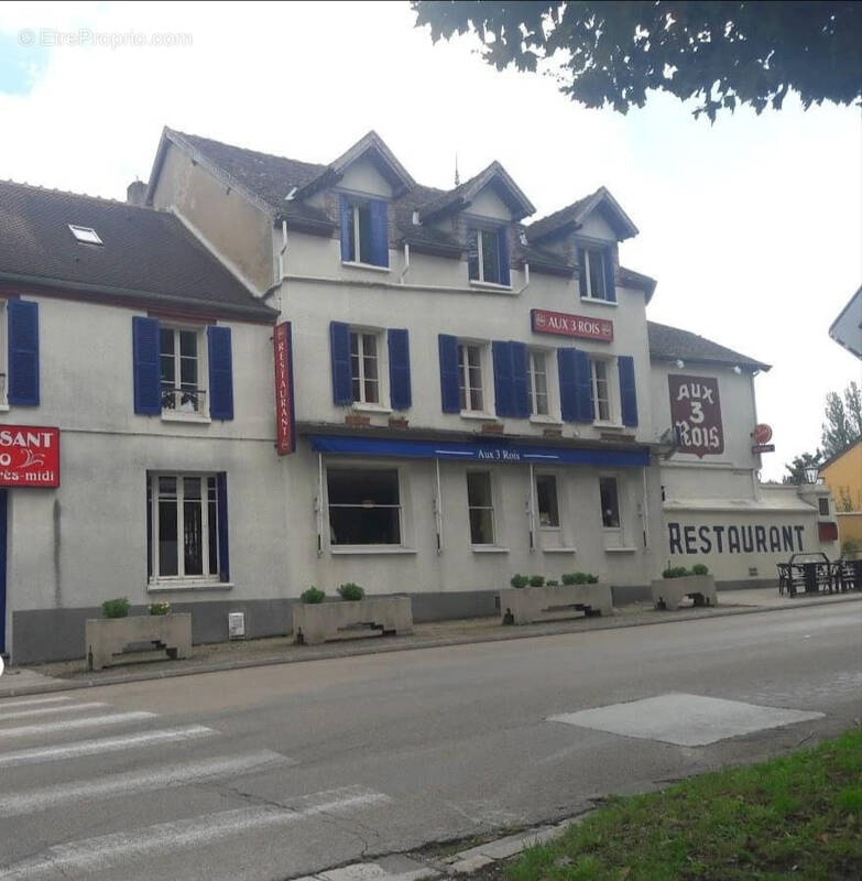 Commerce à PONT-SUR-YONNE