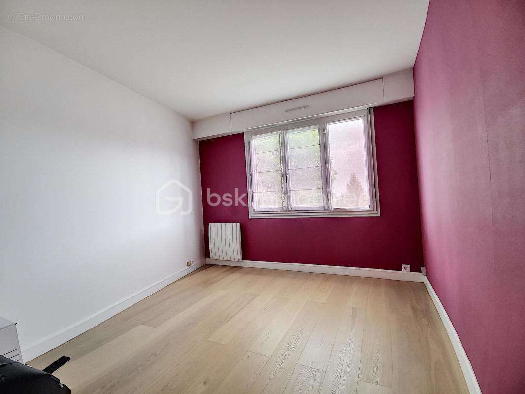 Appartement à VAUJOURS