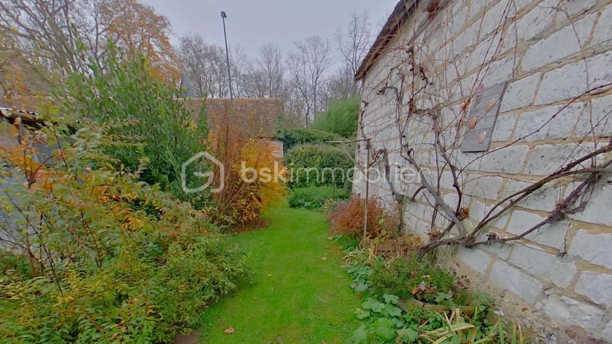 Maison à VILLENEUVE-L&#039;ARCHEVEQUE