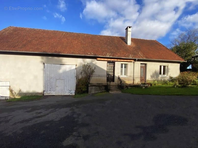 Maison à LANOUAILLE