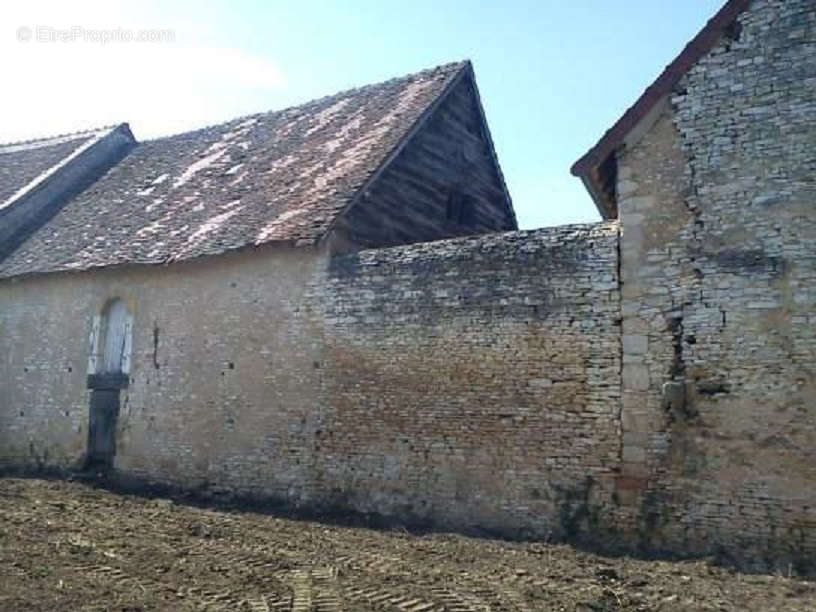 Maison à DUN-SUR-AURON